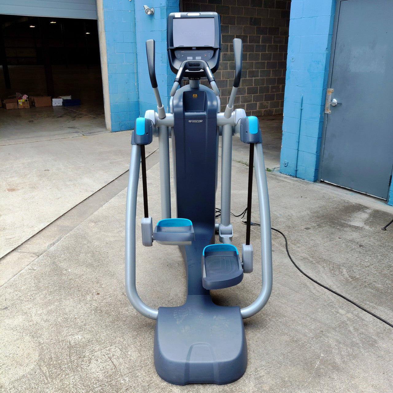 Precor AMT 885 with Open Stride w/P82 Console