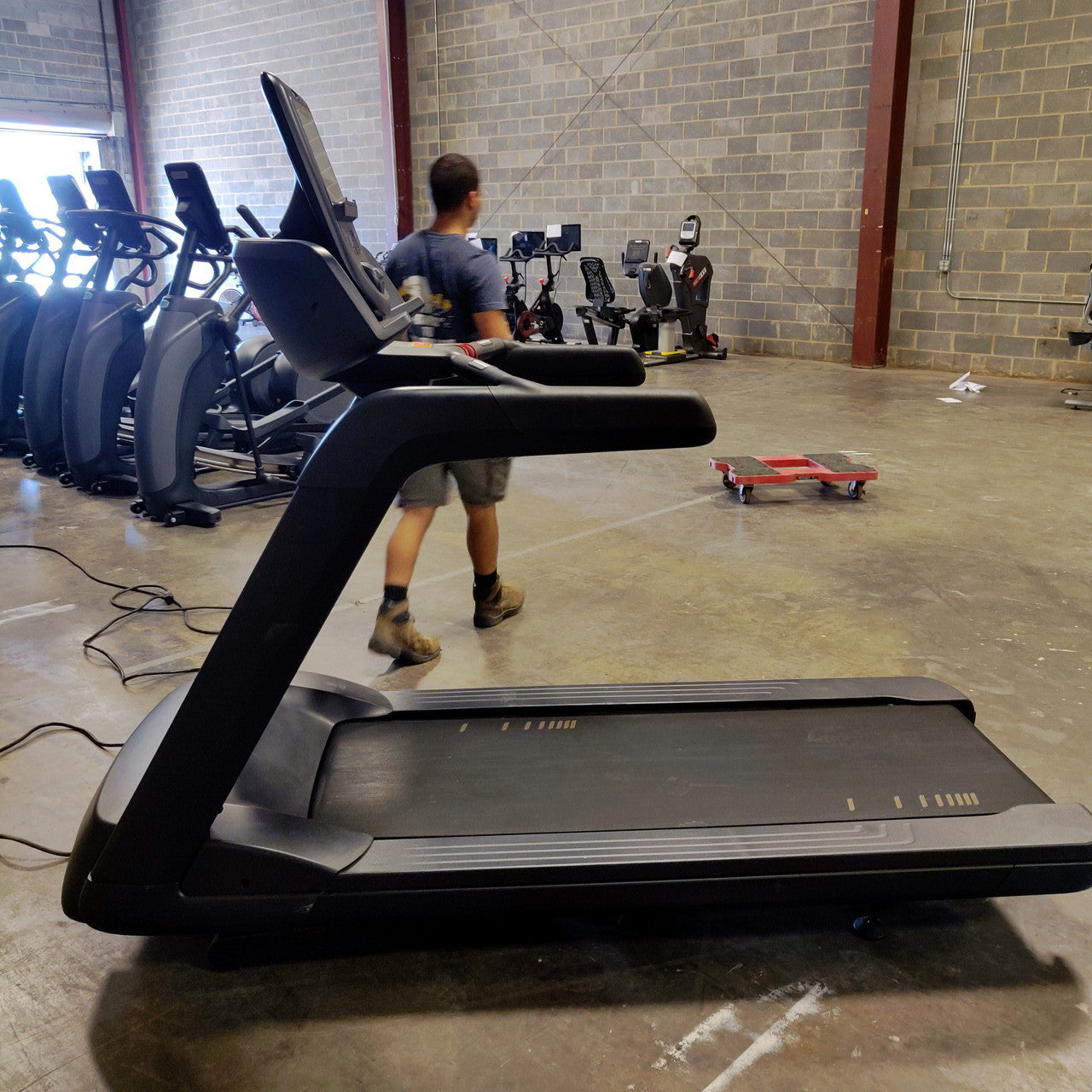 Precor TRM 865 V2 Treadmill w/p62 Console