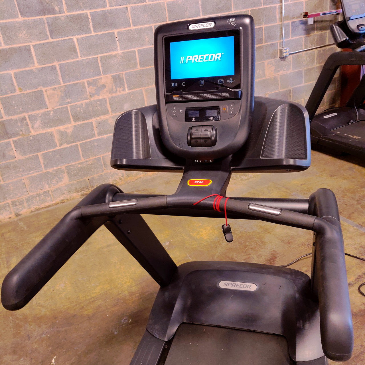 Precor TRM 865 V2 Treadmill w/p62 Console