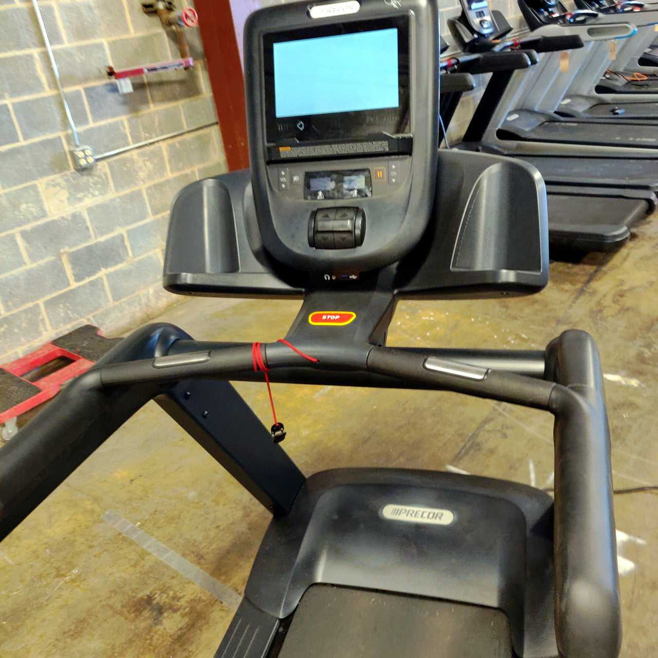 Precor TRM 865 V2 Treadmill w/p62 Console