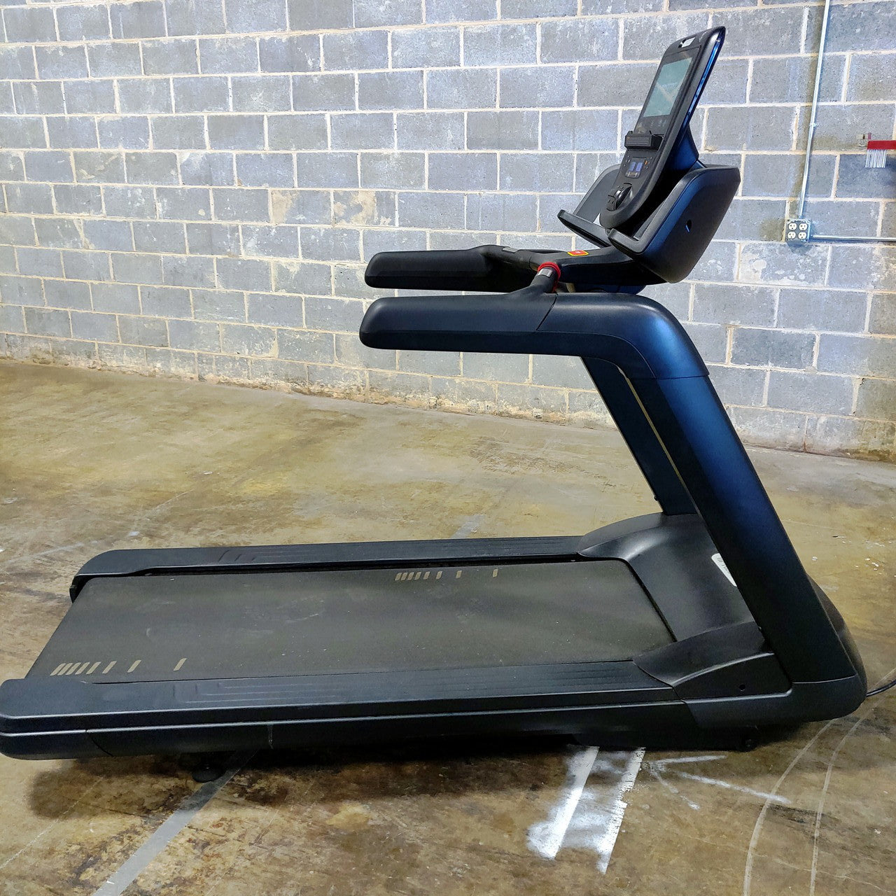 Precor TRM 865 V2 Treadmill w/p62 Console
