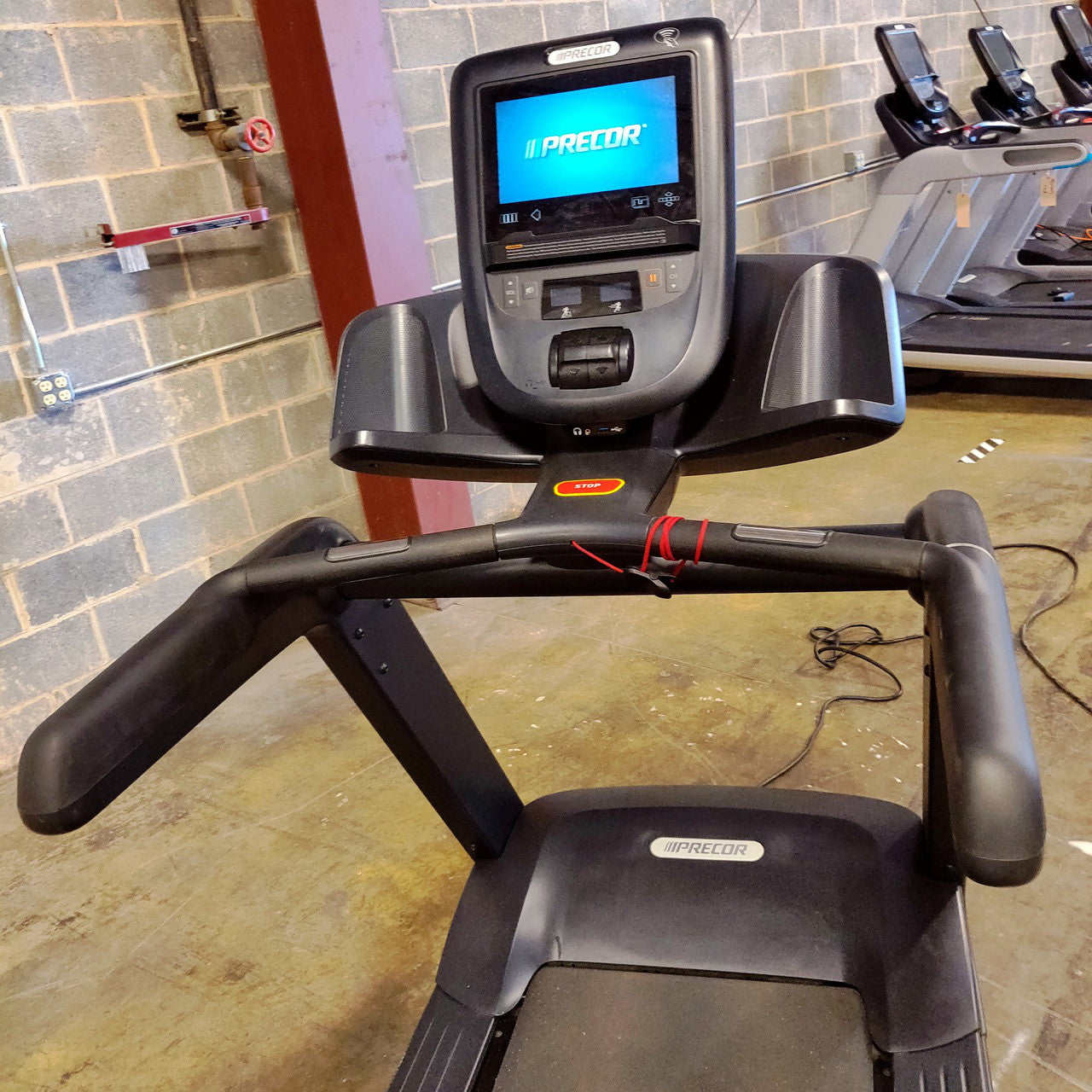 Precor TRM 865 V2 Treadmill w/p62 Console