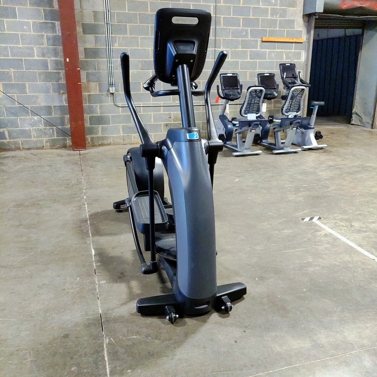 Precor EFX 835 Elliptical w/Converging Crossramp + p31 Console