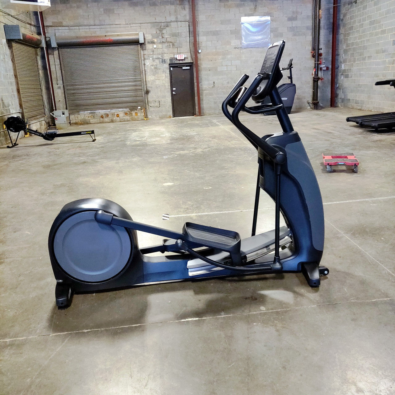Precor EFX 835 Elliptical w/Converging Crossramp + p31 Console