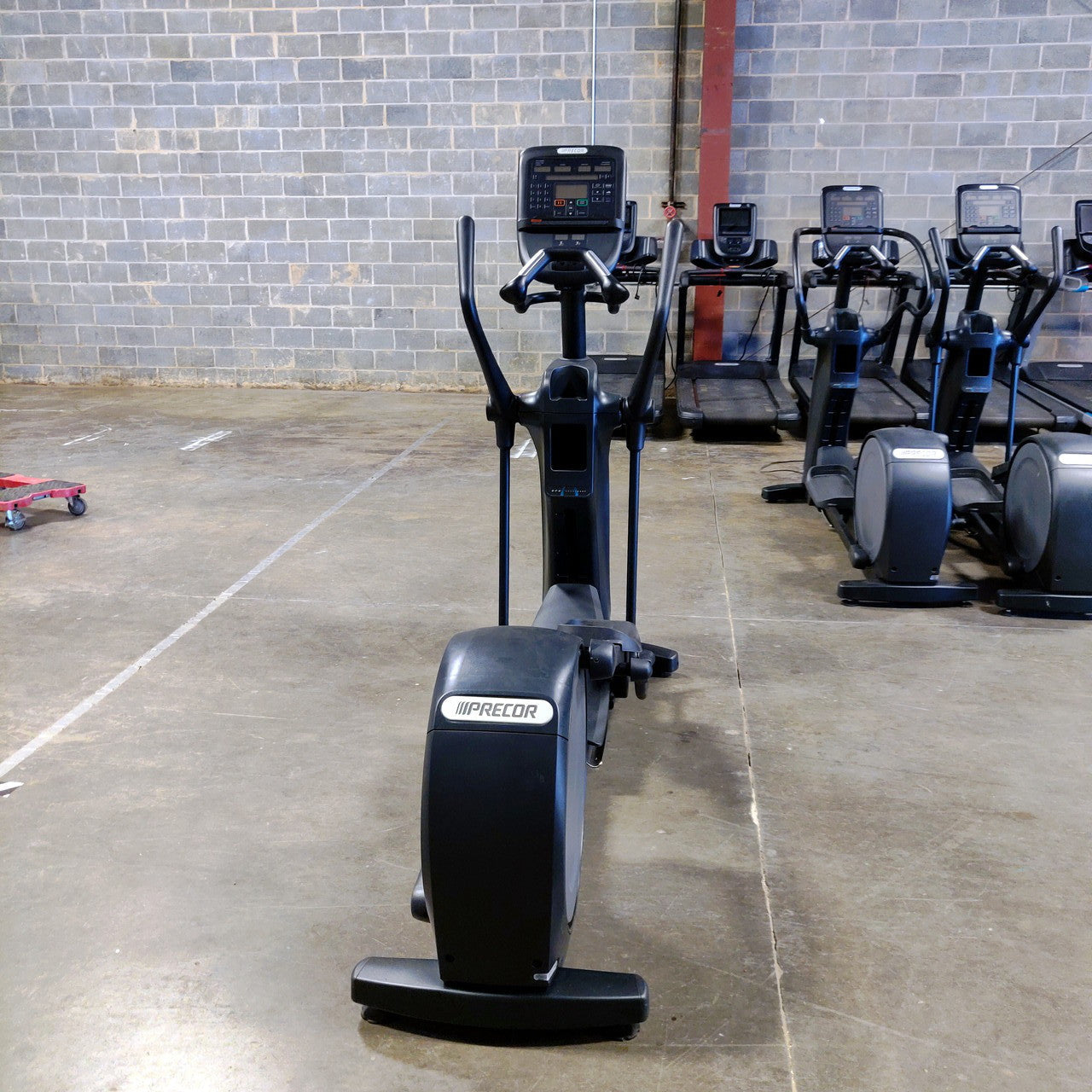 Precor EFX 835 Elliptical w/Converging Crossramp + p31 Console