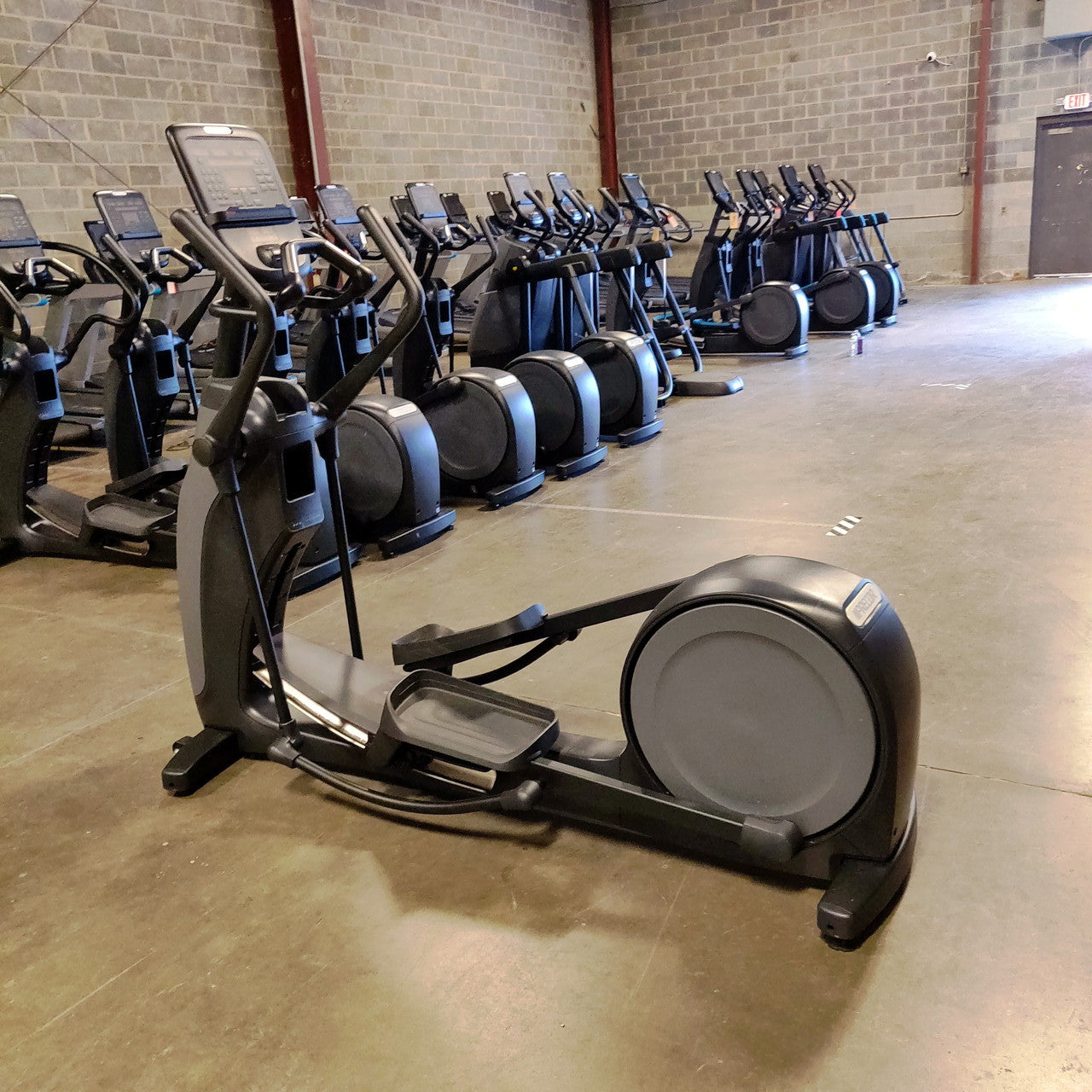 Precor EFX 835 Elliptical w/Converging Crossramp + p31 Console