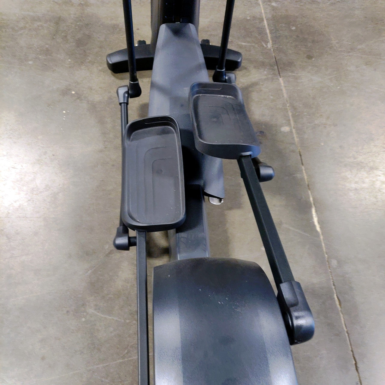Precor EFX 835 Elliptical w/Converging Crossramp + p31 Console