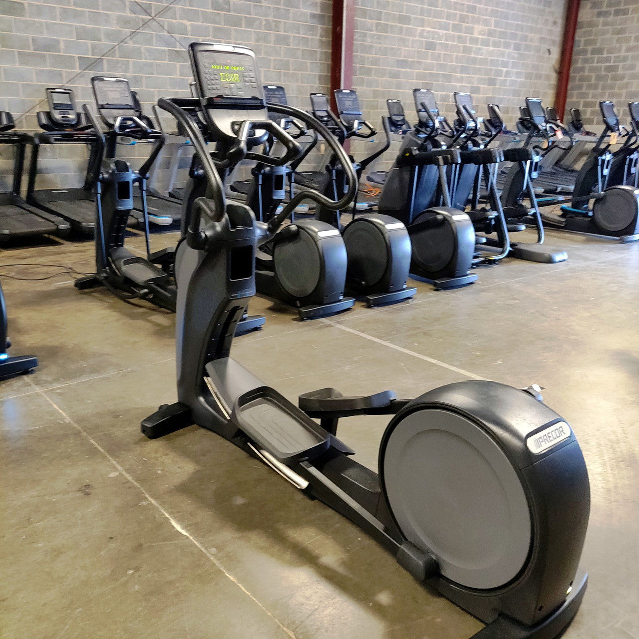 Precor EFX 833 Elliptical w/Converging Crossramp + p31