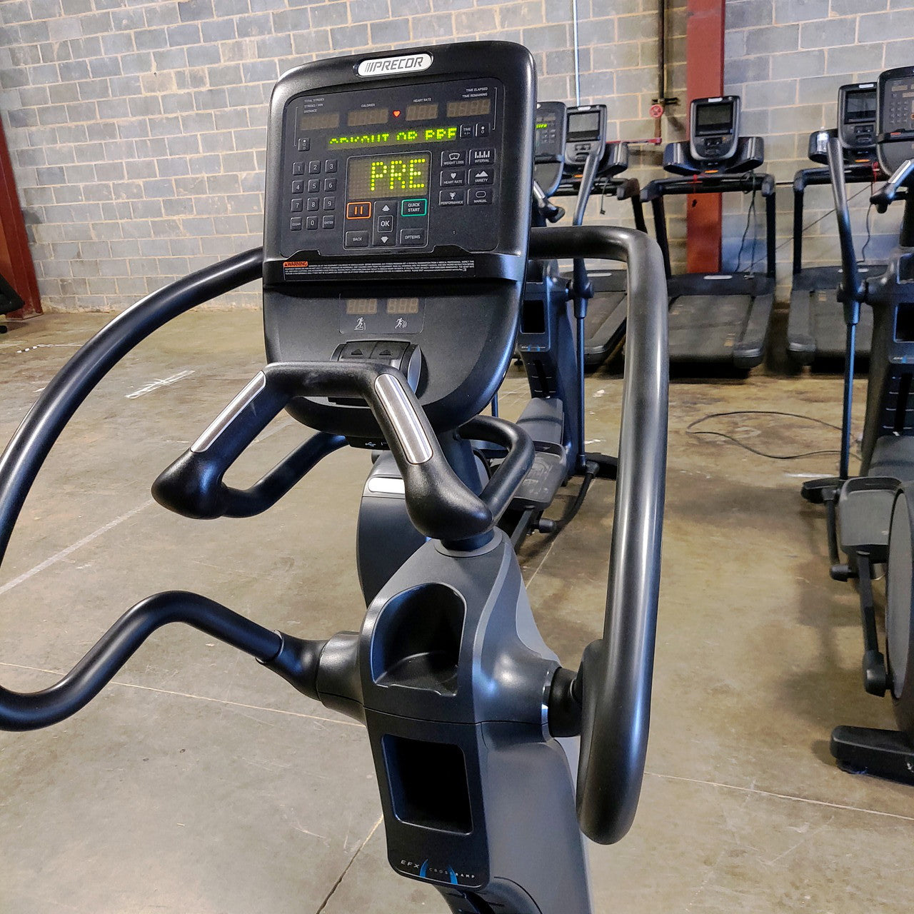Precor EFX 833 Elliptical w/Converging Crossramp + p31