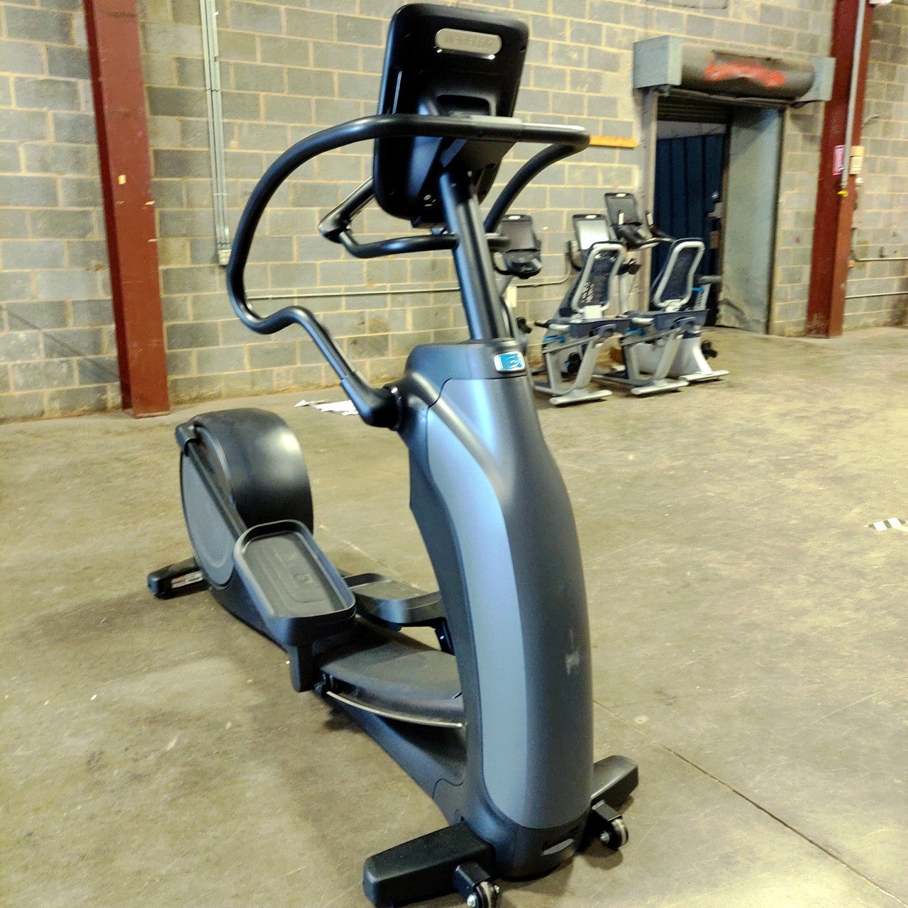 Precor EFX 833 Elliptical w/Converging Crossramp + p31