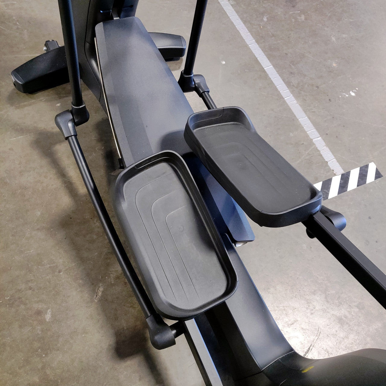 Precor EFX 835 Elliptical w/Converging Crossramp + p31 Console