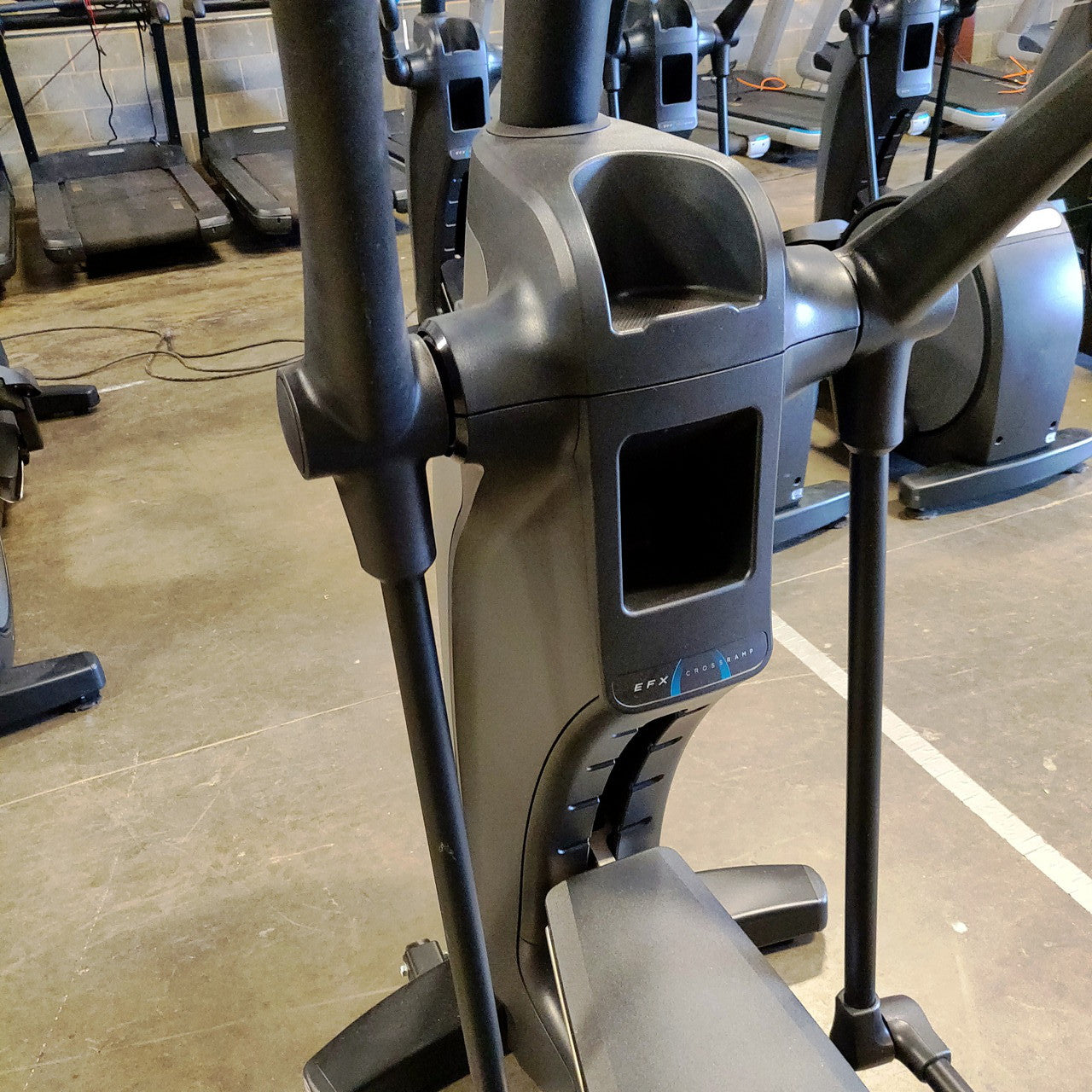 Precor EFX 835 Elliptical w/Converging Crossramp + p31 Console