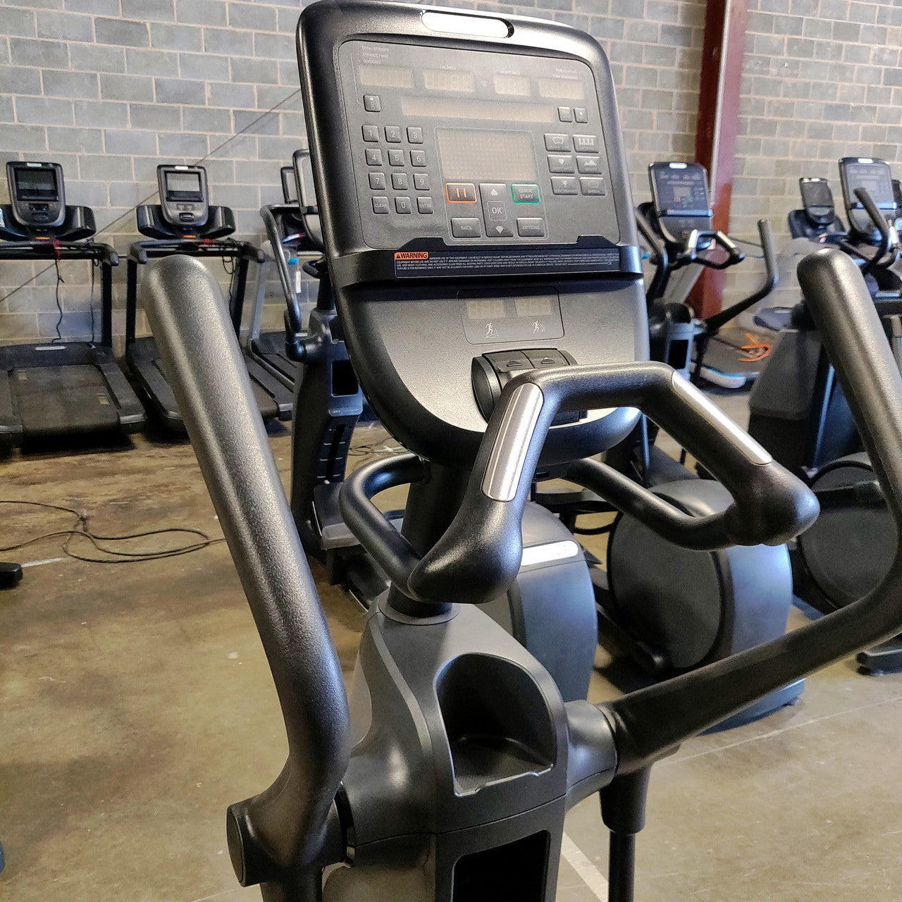 Precor EFX 835 Elliptical w/Converging Crossramp + p31 Console