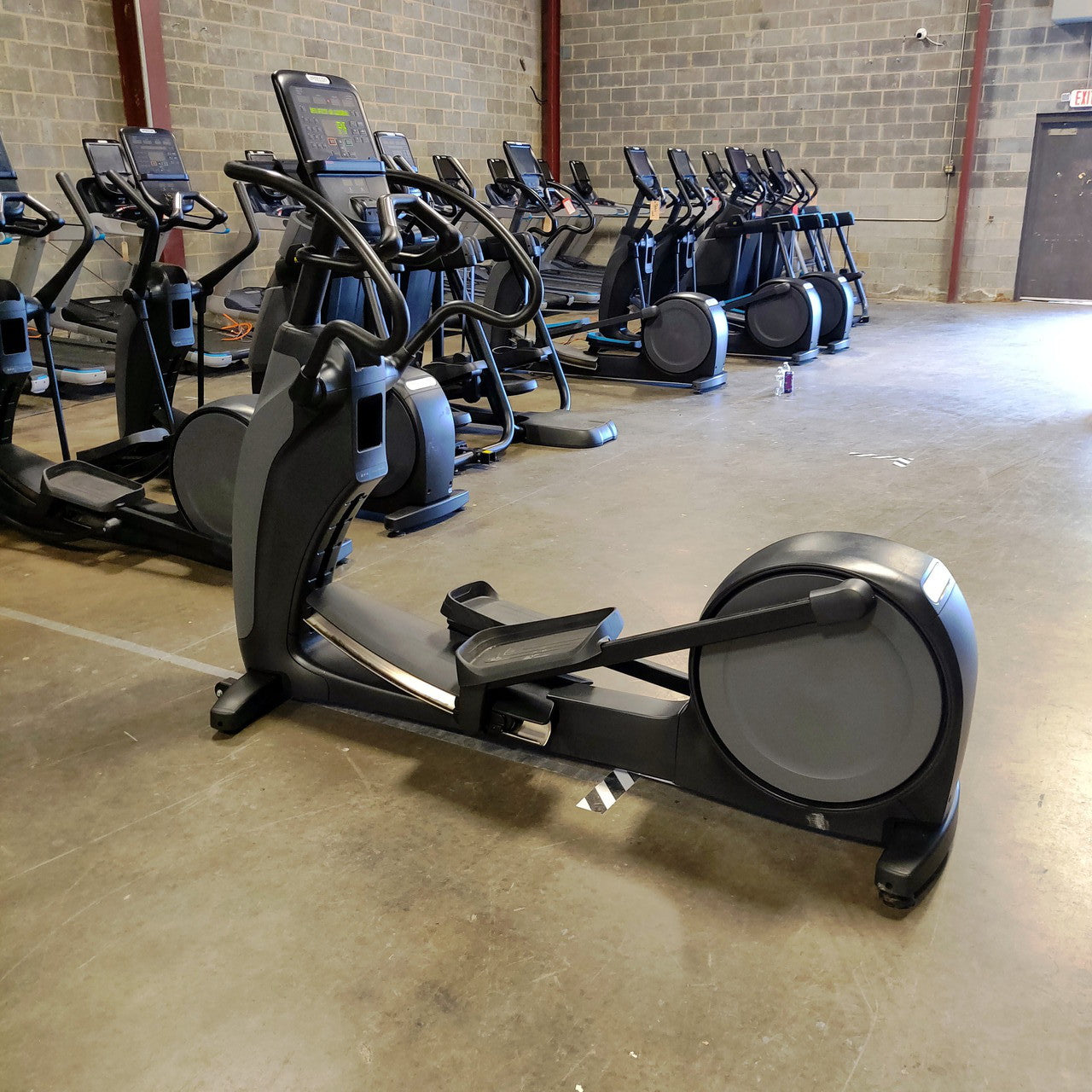 Precor EFX 833 Elliptical w/Converging Crossramp + p31