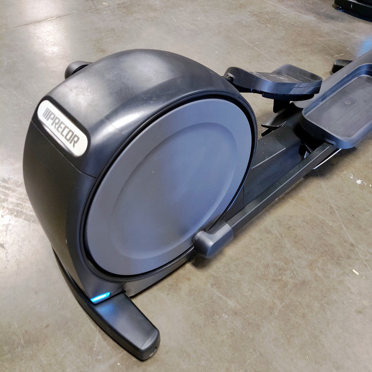 Precor EFX 833 Elliptical w/Converging Crossramp + p31