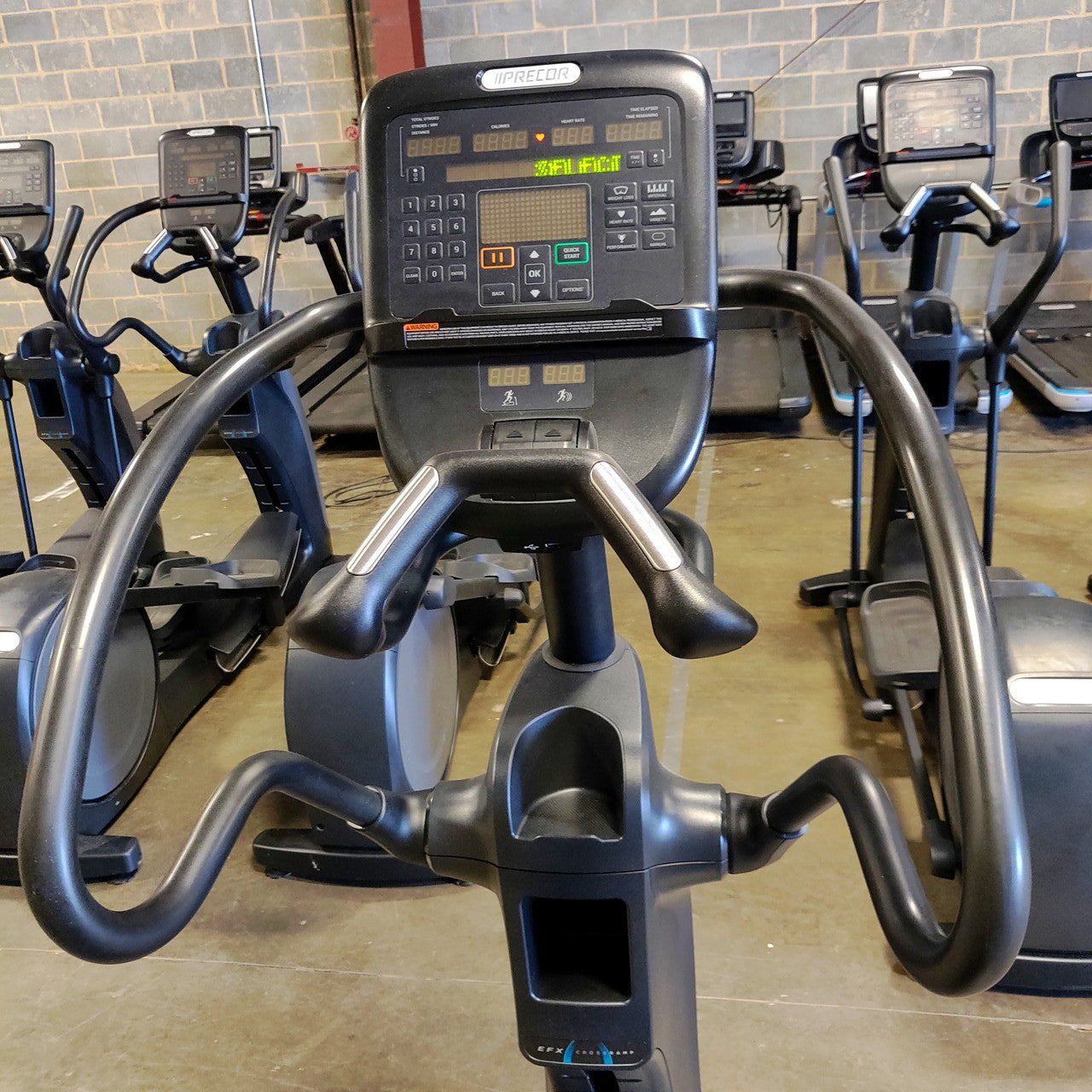 Precor EFX 833 Elliptical w/Converging Crossramp + p31