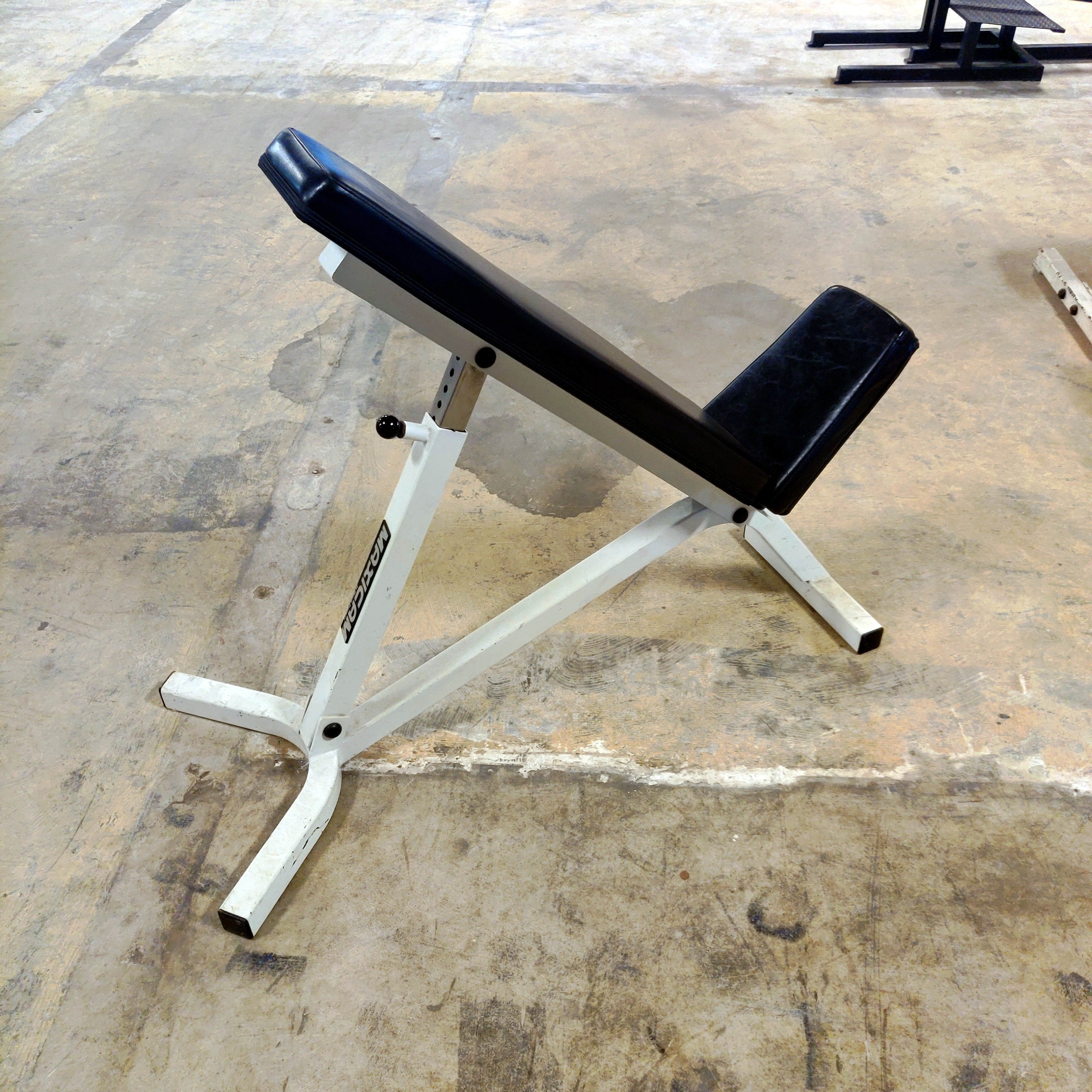 Maxicam by Muscle Dynamics Incline Weight Bench