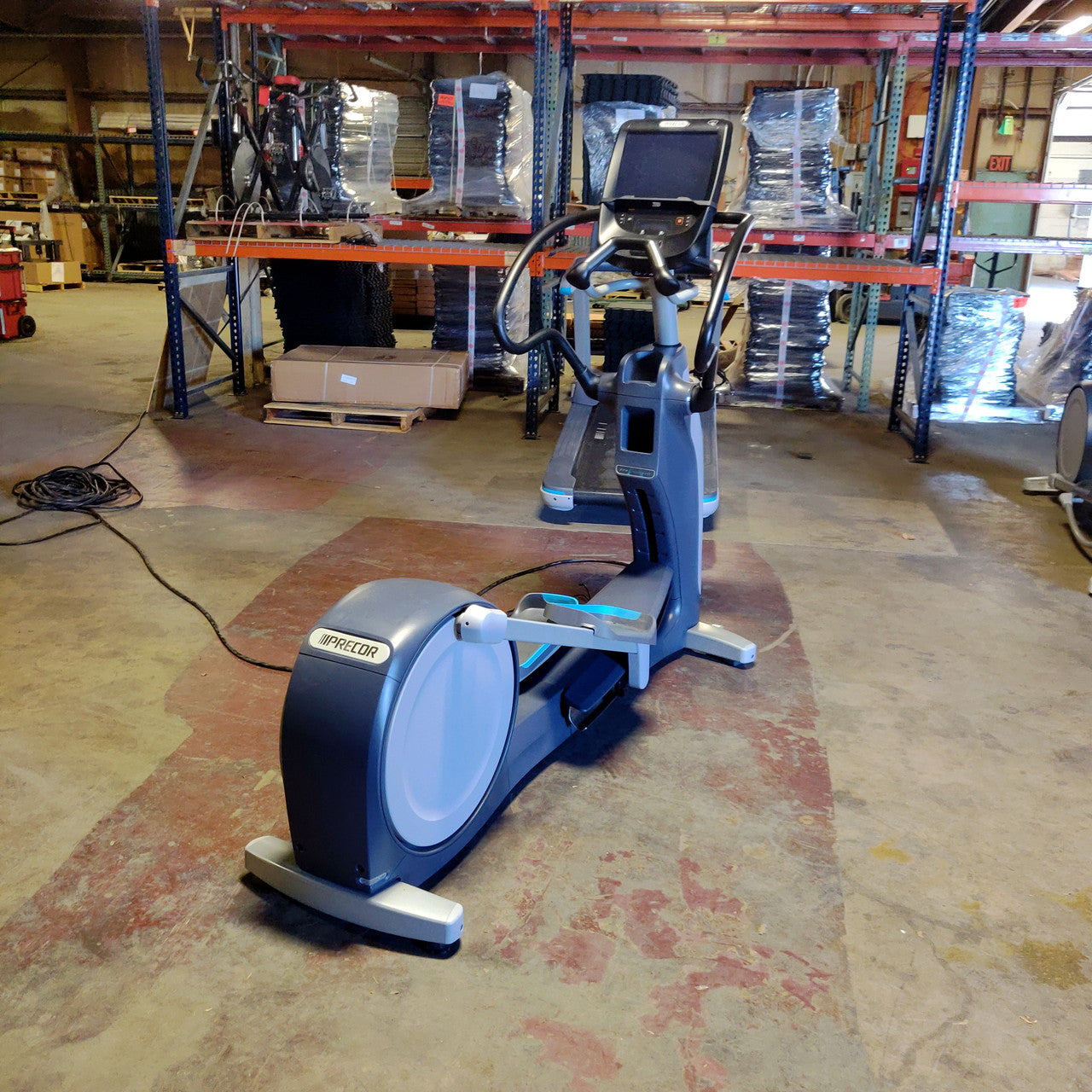 Precor EFX 883 Elliptical Lower Body Crosstrainer w/p82 Console