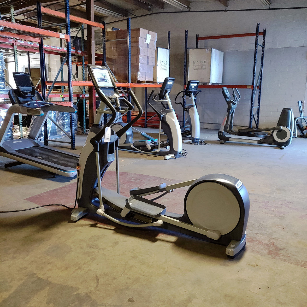 Precor EFX 885 Total Body Elliptical w/Converging Crossramp + p82 Console