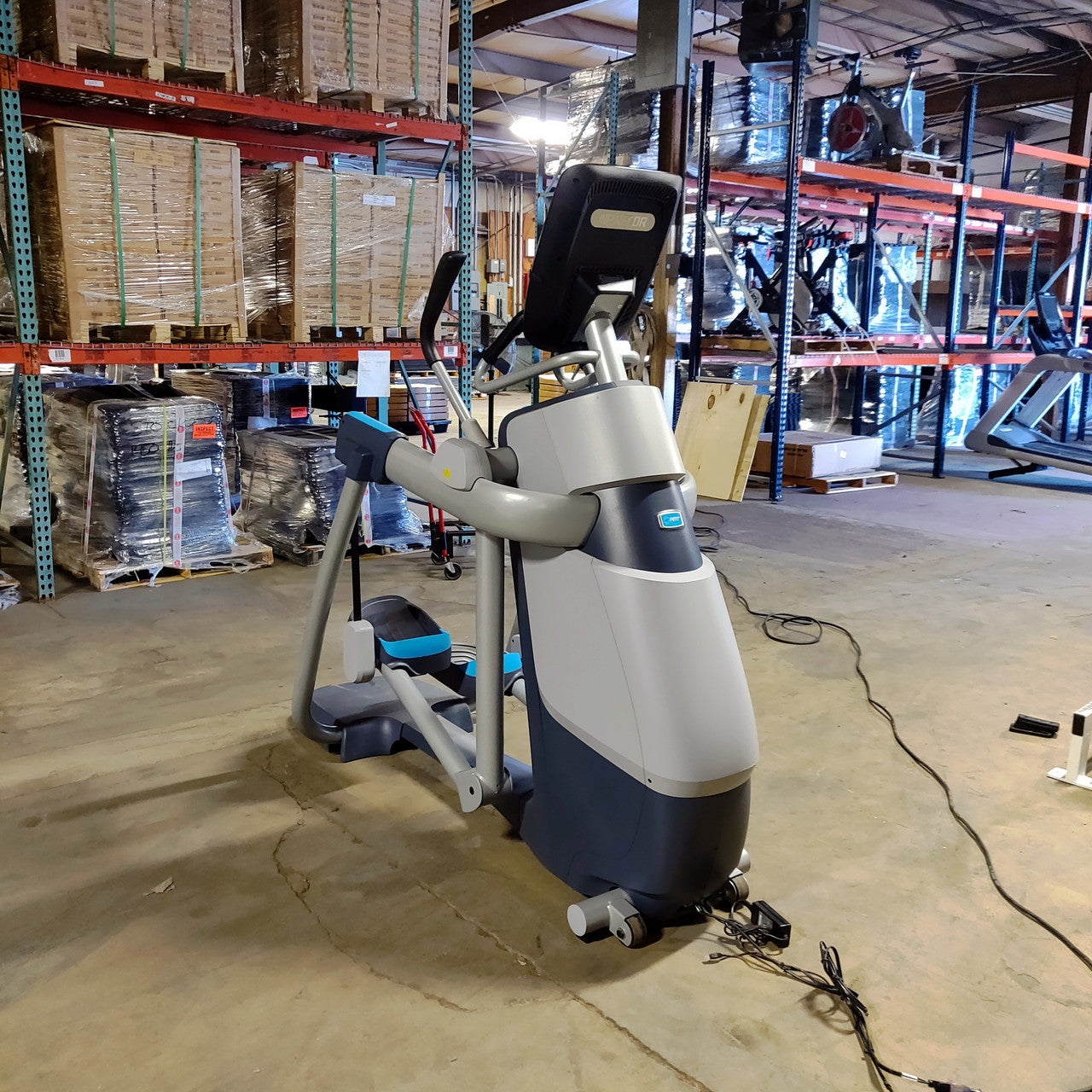 Precor AMT 885 with Open Stride w/P82 Console