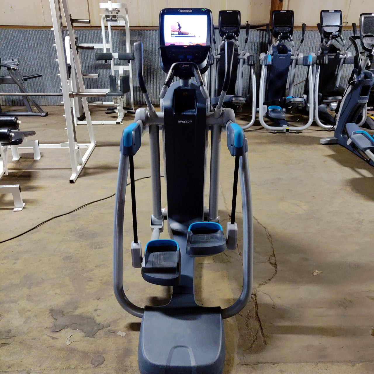 Precor AMT 885 with Open Stride w/P82 Console