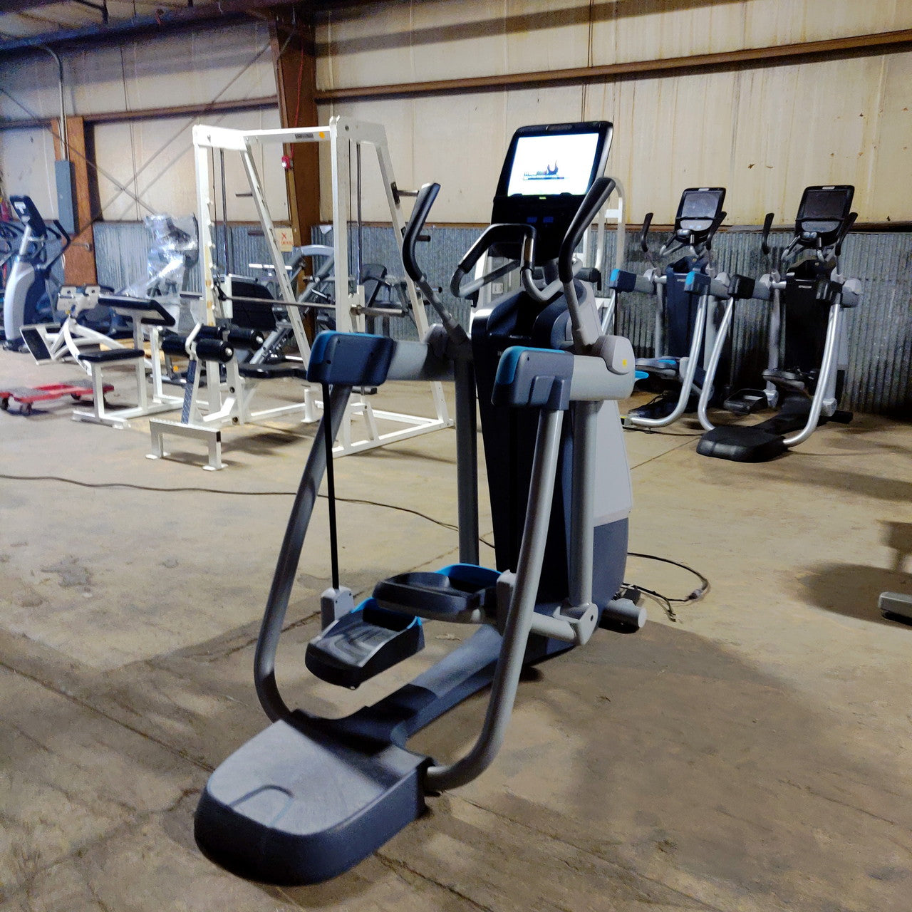 Precor AMT 885 with Open Stride w/P82 Console