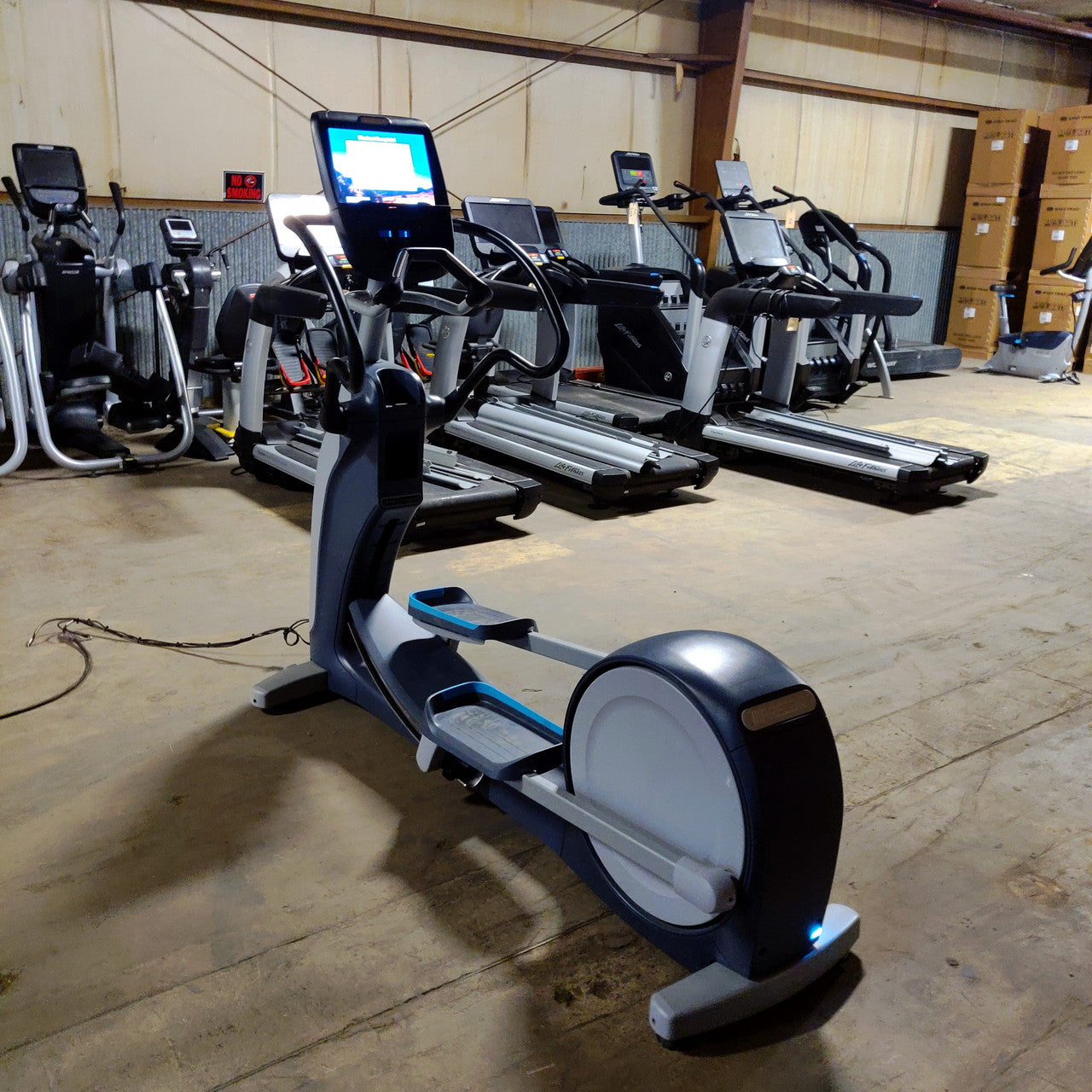 Precor EFX 883 Elliptical Lower Body Crosstrainer w/p82 Console