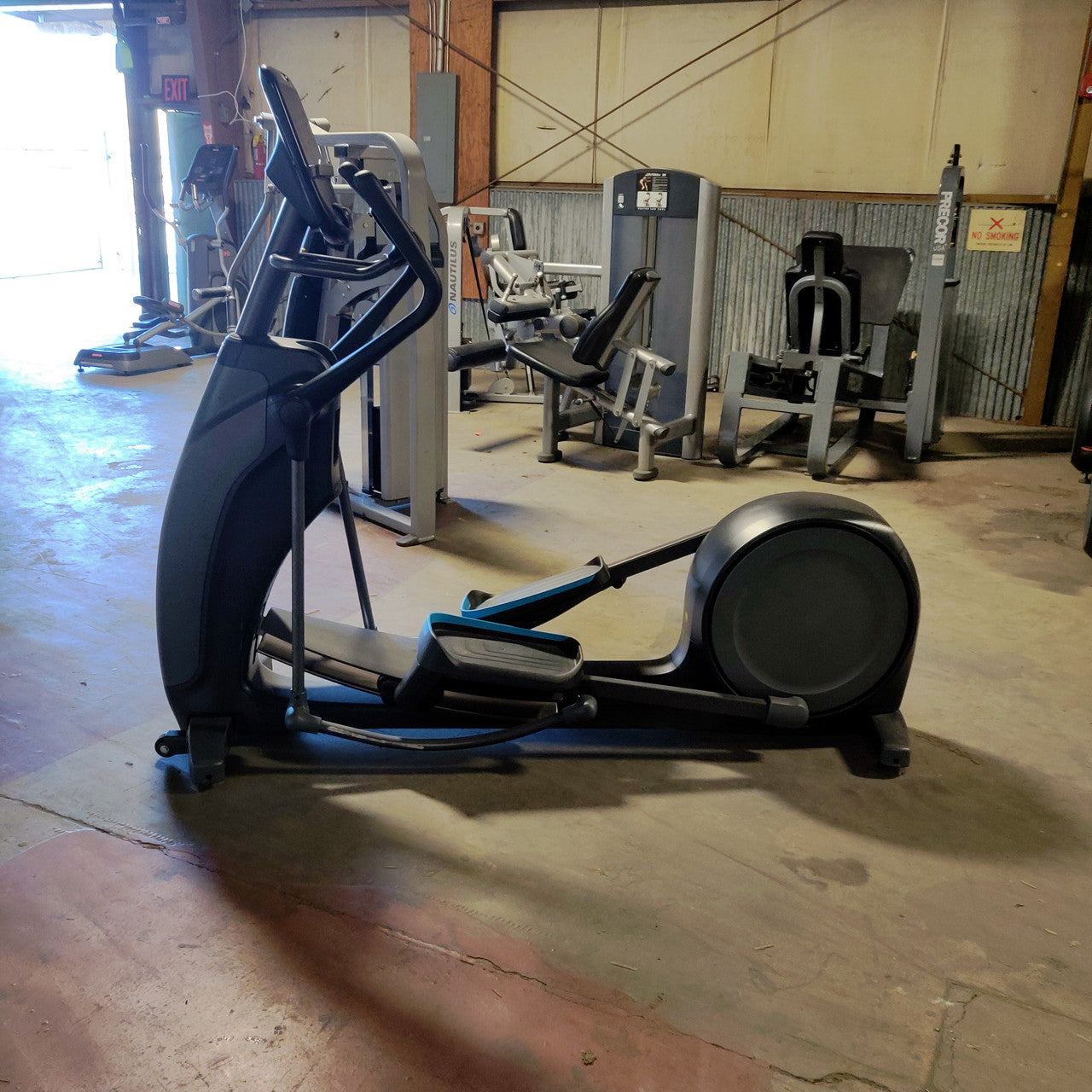 Precor EFX 835 Elliptical w/Converging Crossramp + p31 Console
