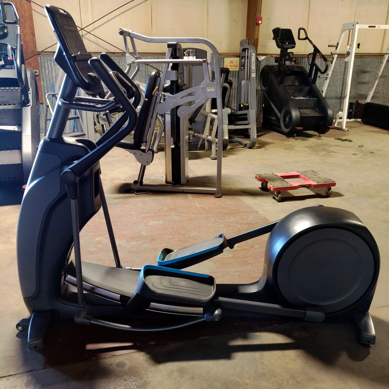 Precor EFX 835 Elliptical w/Converging Crossramp + p31 Console