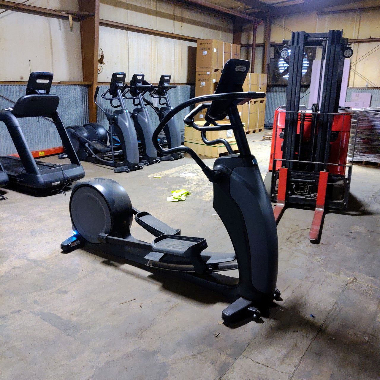 Precor EFX 833 Lower Body Elliptical w/Converging Crossramp + P31 Console