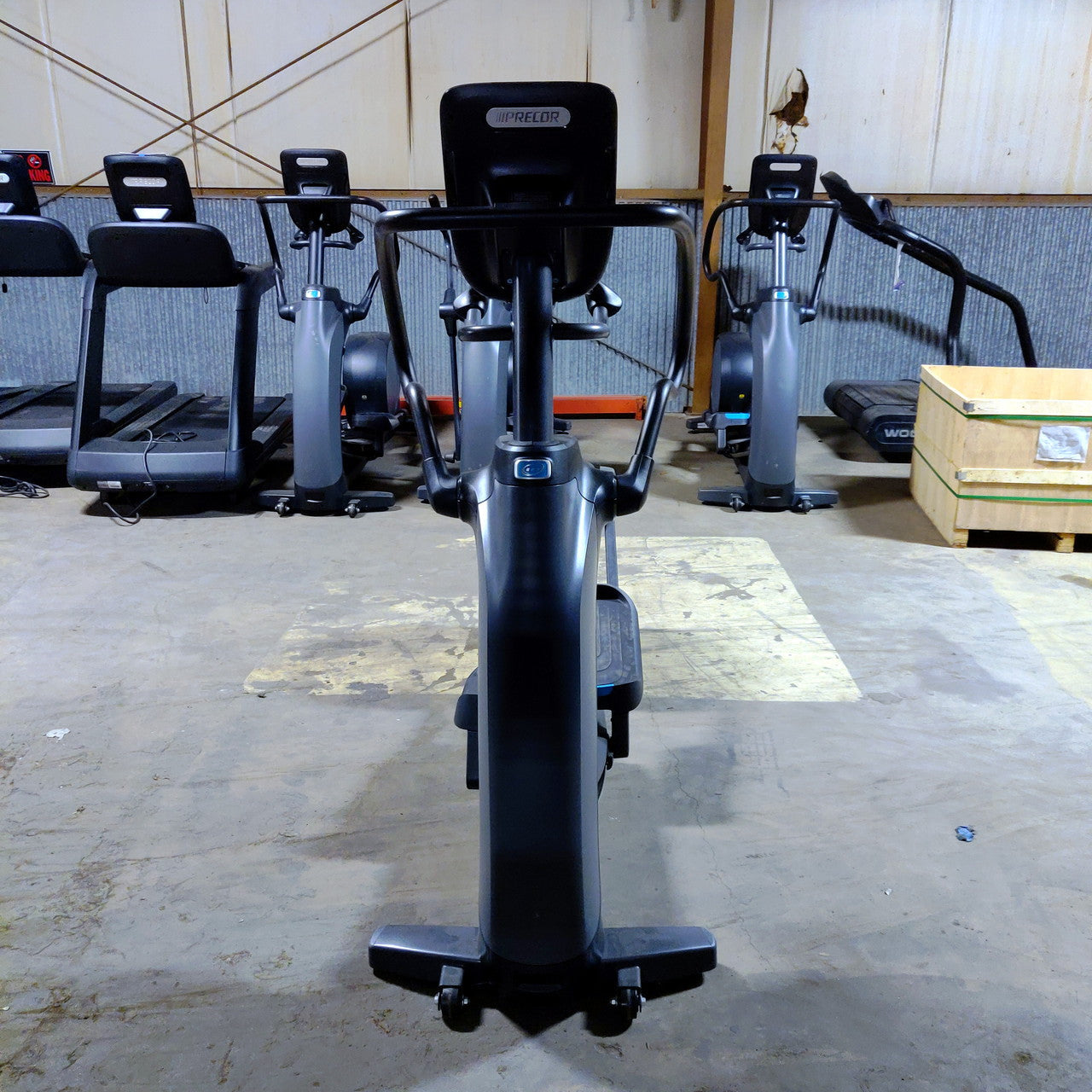 Precor EFX 833 Lower Body Elliptical w/Converging Crossramp + P31 Console