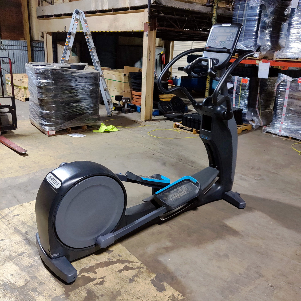 Precor EFX 833 Lower Body Elliptical w/Converging Crossramp + P31 Console