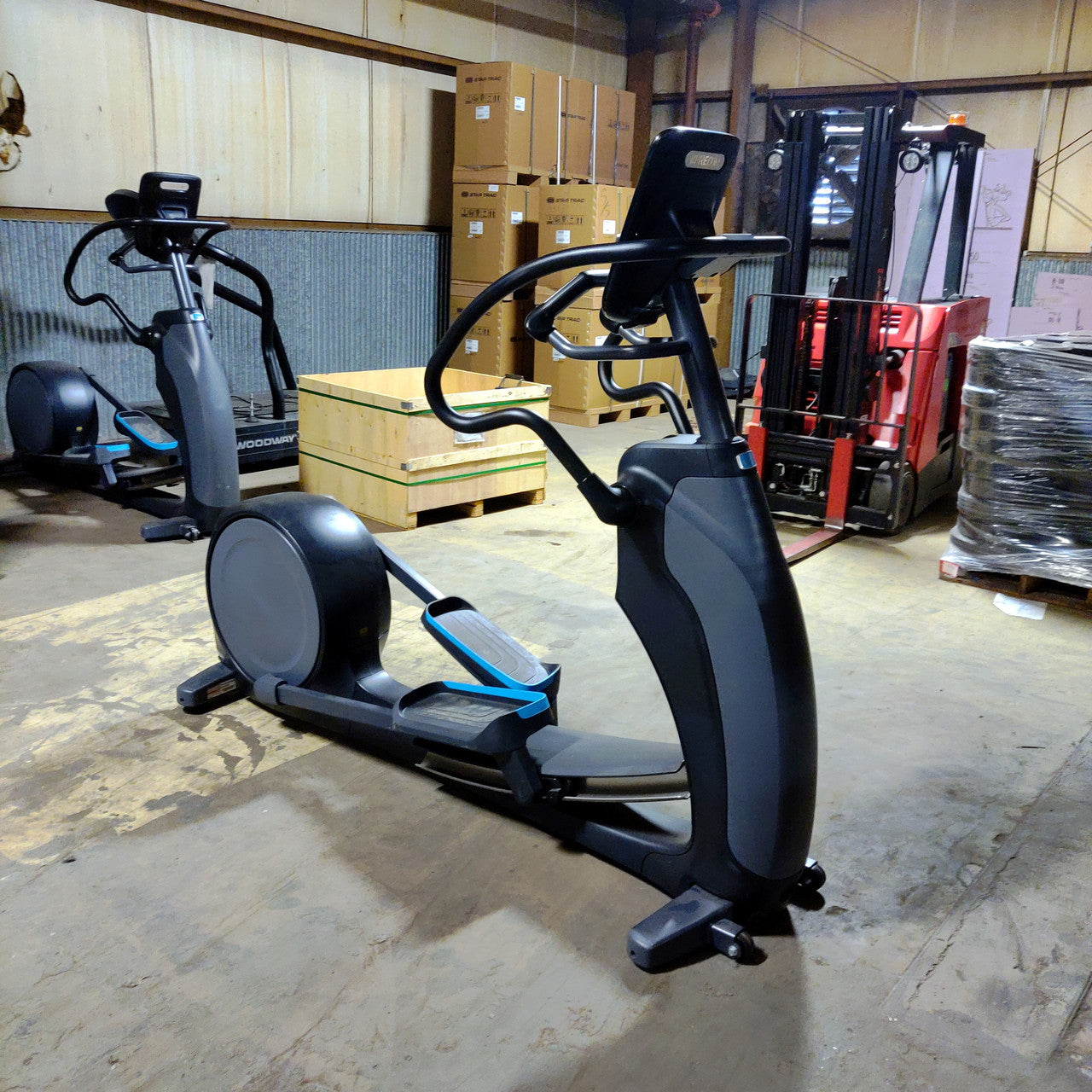 Precor EFX 833 Lower Body Elliptical w/Converging Crossramp + P31 Console