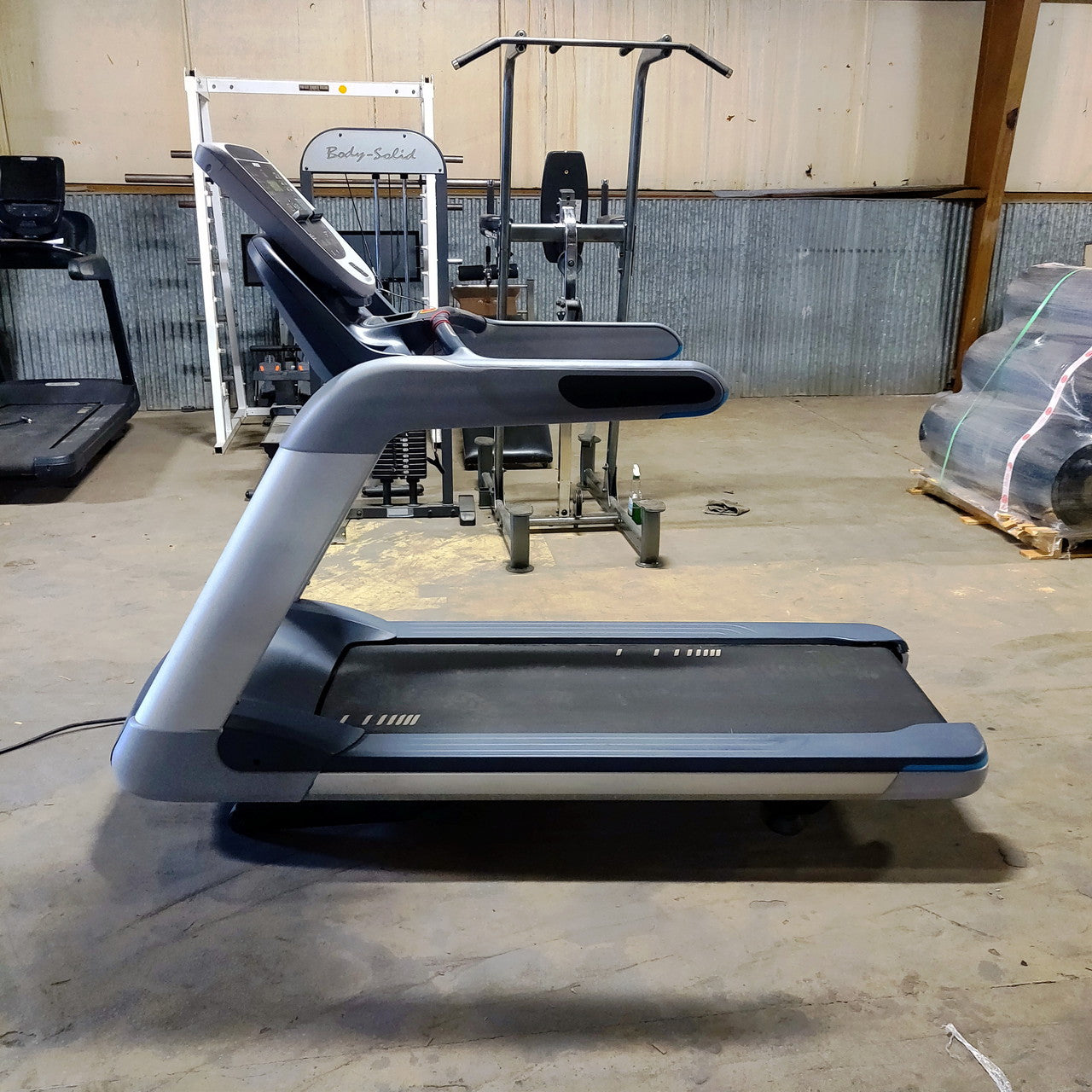 Precor TRM 811 V2 Treadmill w/P10 Console