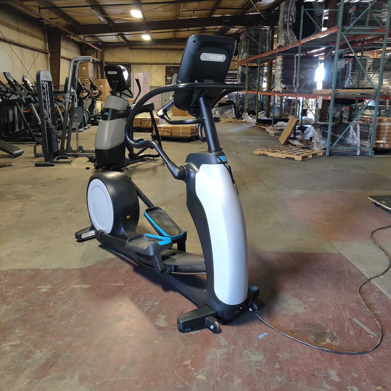 Precor EFX 883 Lower Body Elliptical w/Converging Crossramp + p82 Console