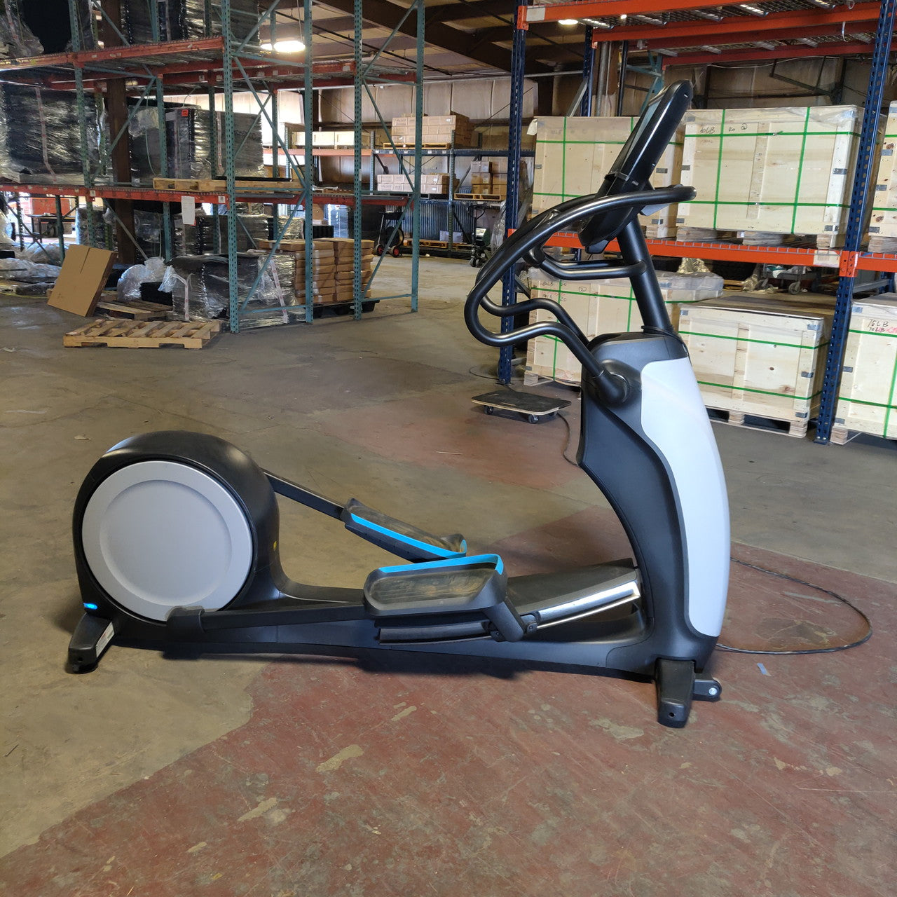 Precor EFX 883 Lower Body Elliptical w/Converging Crossramp + p82 Console