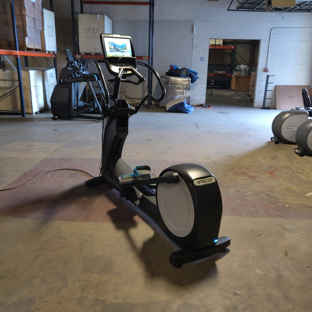 Precor EFX 883 Lower Body Elliptical w/Converging Crossramp + p82 Console