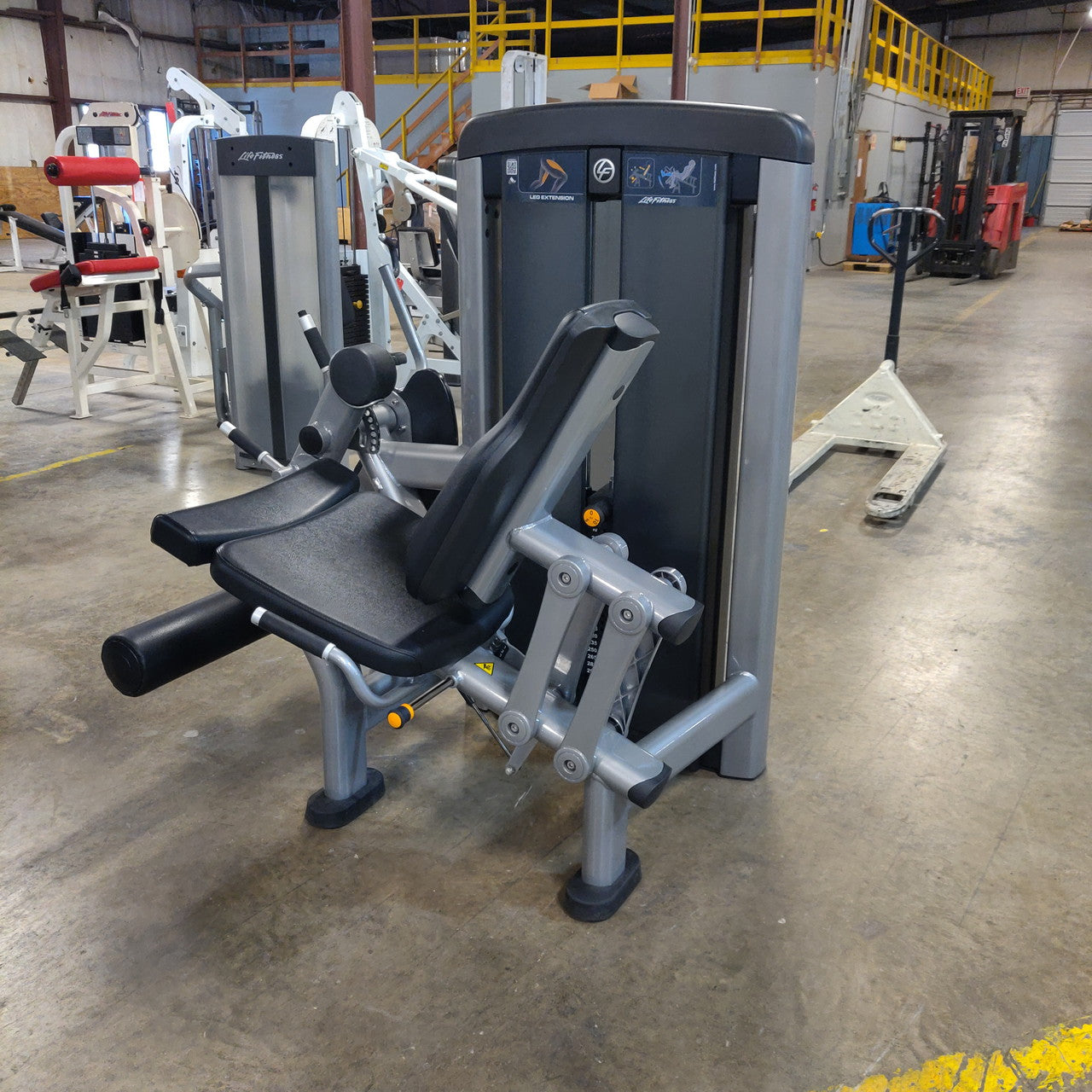 Life Fitness Insignia Series Leg Extension