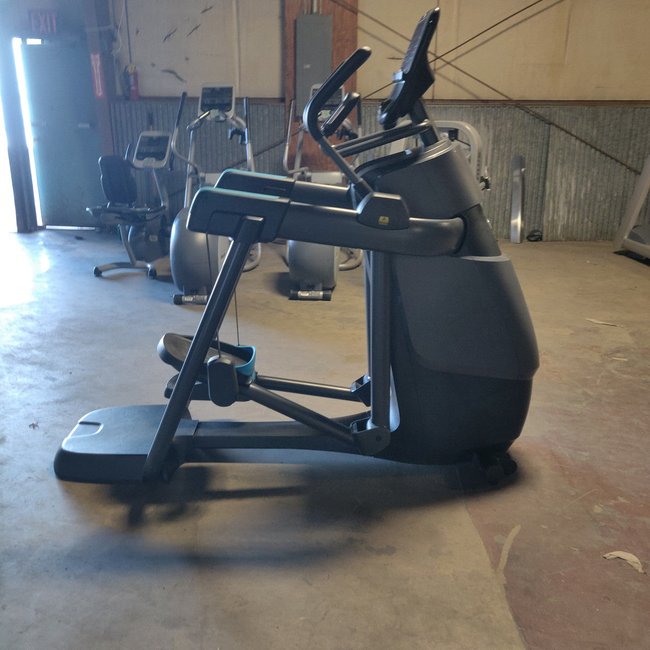 Precor AMT 835 with Open Stride w/P31 Console