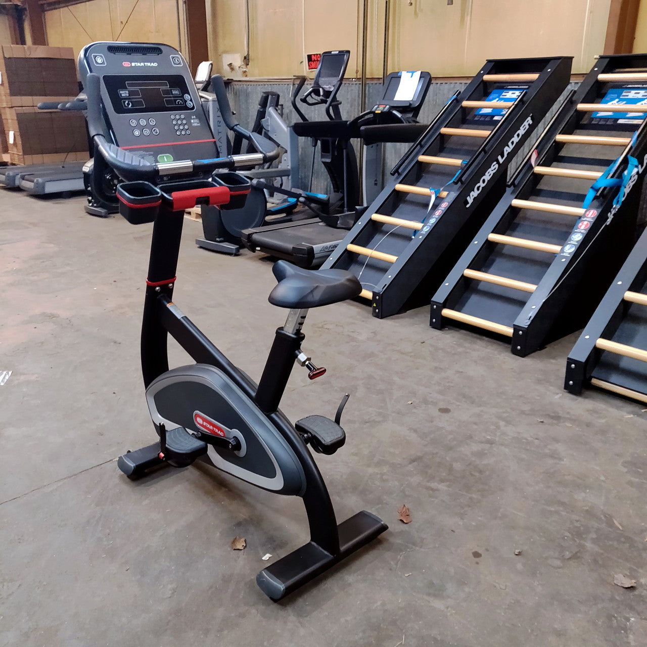 Star Trac 8UB Upright Bike with LCD Console