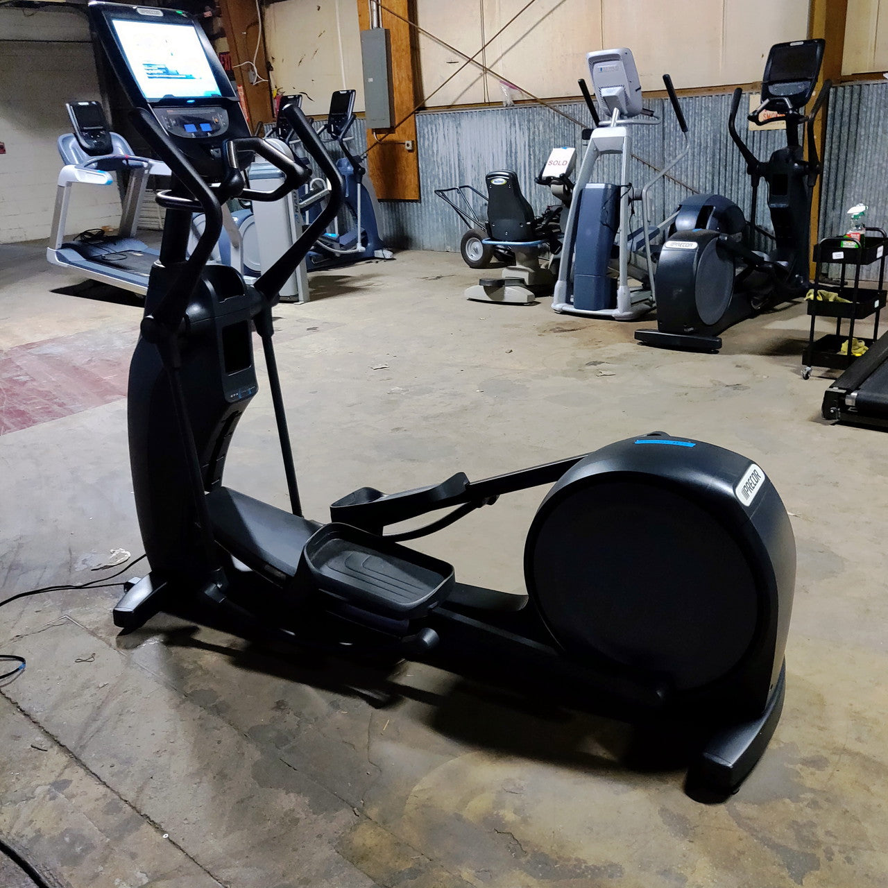 Precor EFX 885 Elliptical w/Converging Crossramp + p82 Console