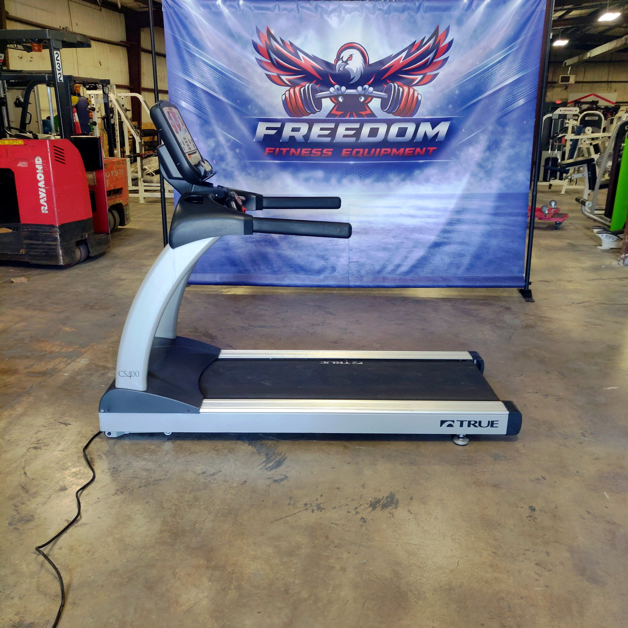 True Fitness TCS400 Treadmill with Escalate 9 Console