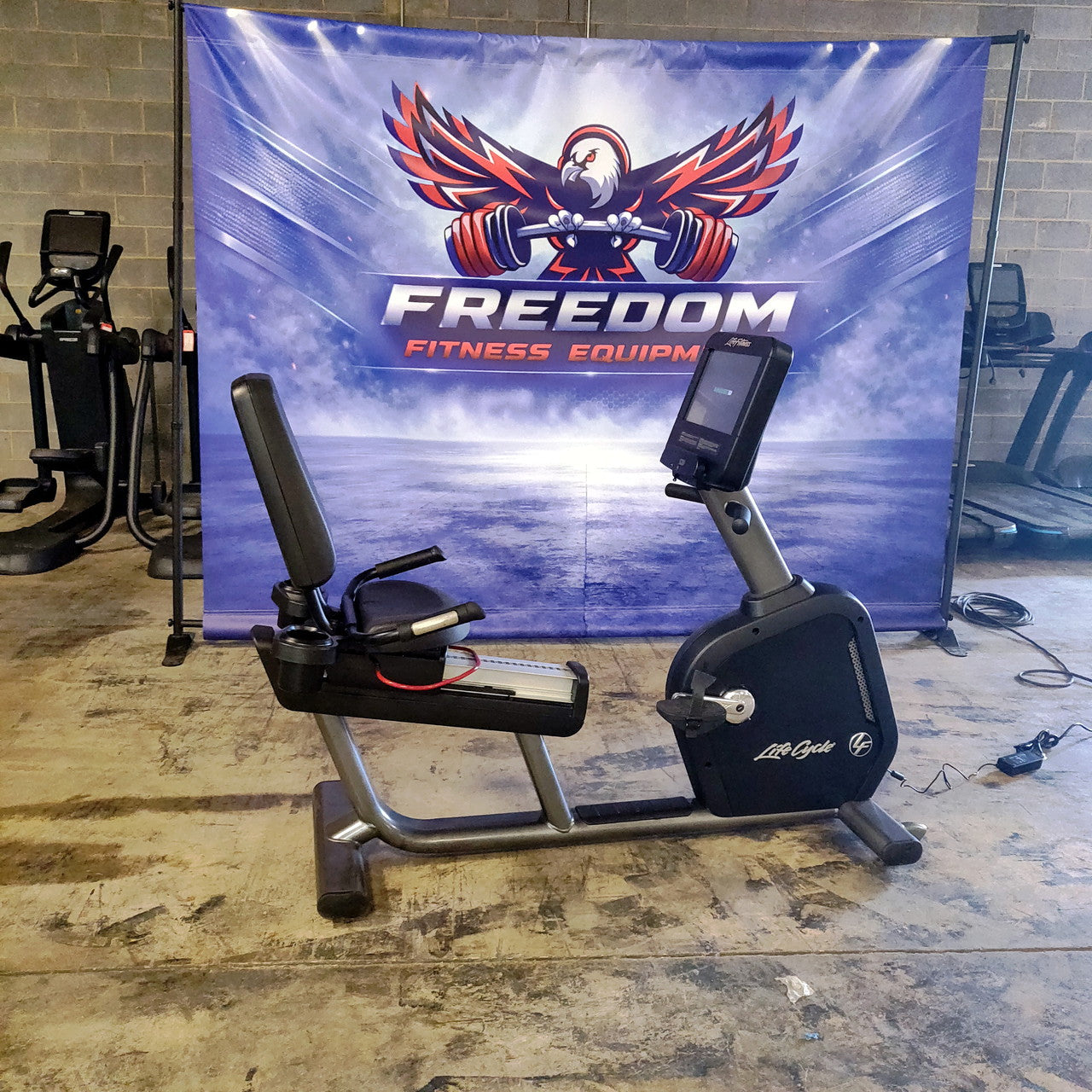 Life Fitness Integrity Recumbent Bike w/SE3 Console