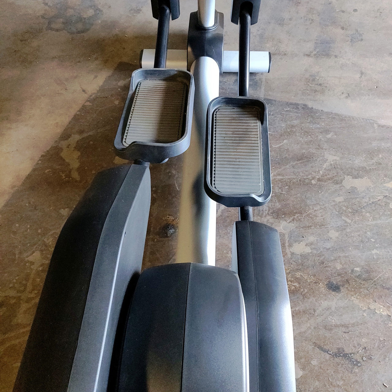 Life Fitness Integrity LNX Elliptical w/ X Console
