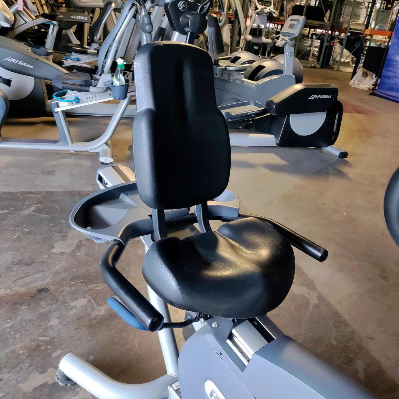 Precor 842i Recumbent Bike – Commercial Low-Impact Cardio Bike