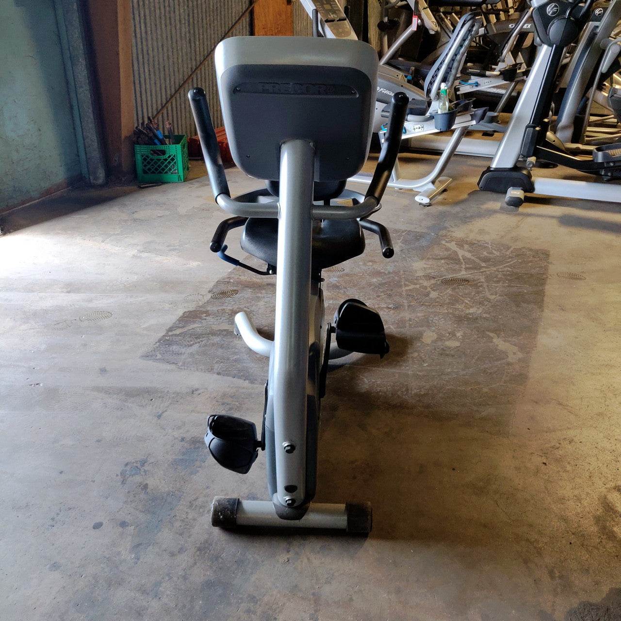 Precor 842i Recumbent Bike – Commercial Low-Impact Cardio Bike