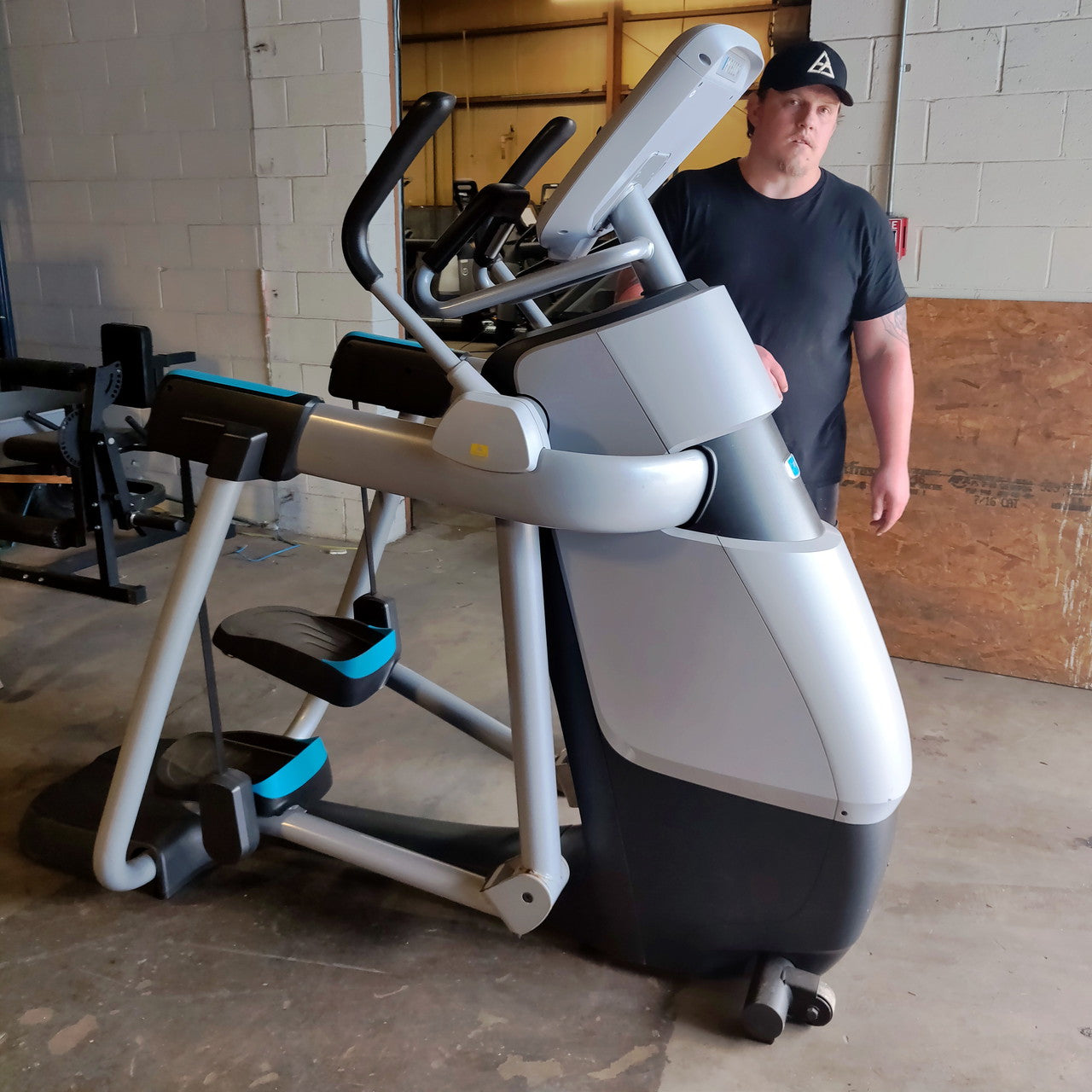 Precor AMT 835 with Open Stride™ w/ P30 Console