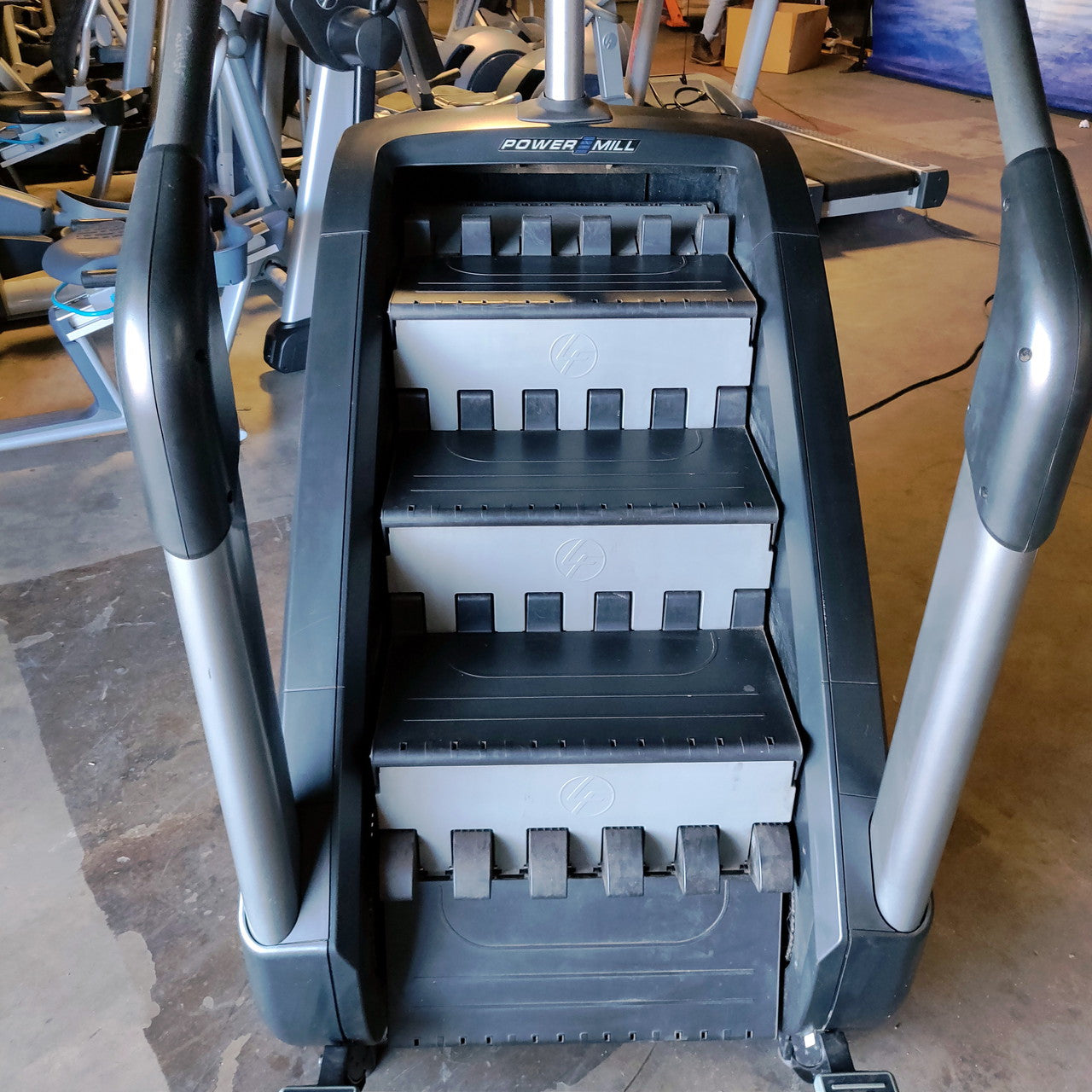 Life Fitness PowerMill Integrity Series Climber w/ LCD Console
