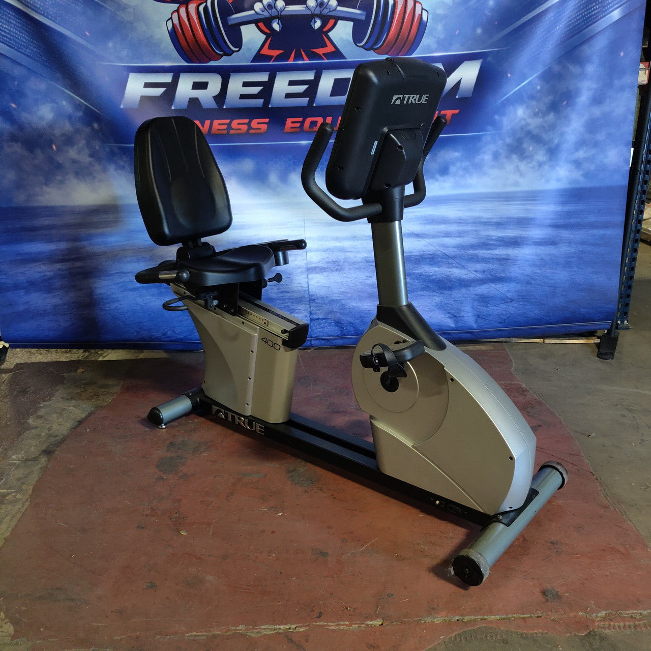 TRUE 400 Recumbent Bike w/ LCD Console