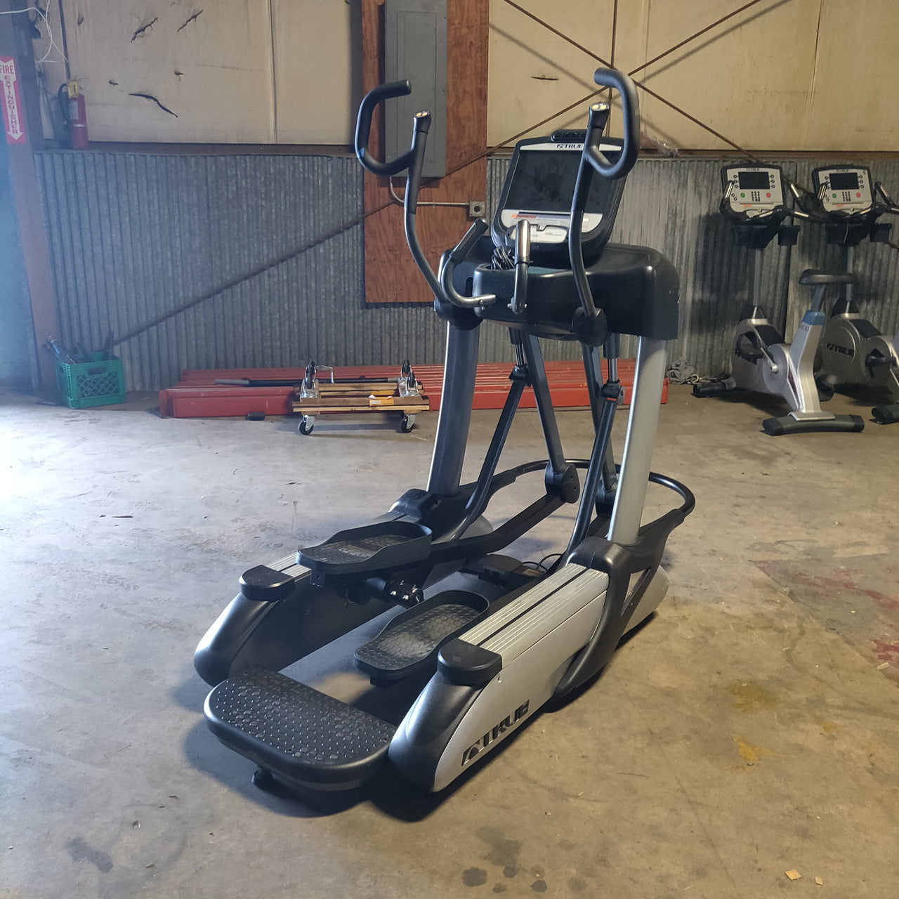 True Fitness XS1000 Spectrum Elliptical w/ Touchscreen Console